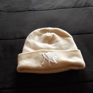 White ny Yankees beanie